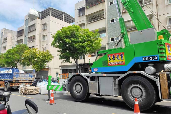 台南吊車-吊建材